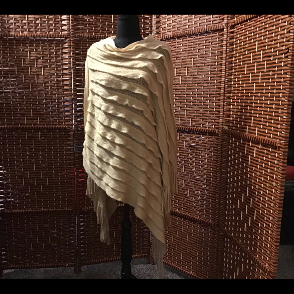 Shawl/Poncho sweater with fringe